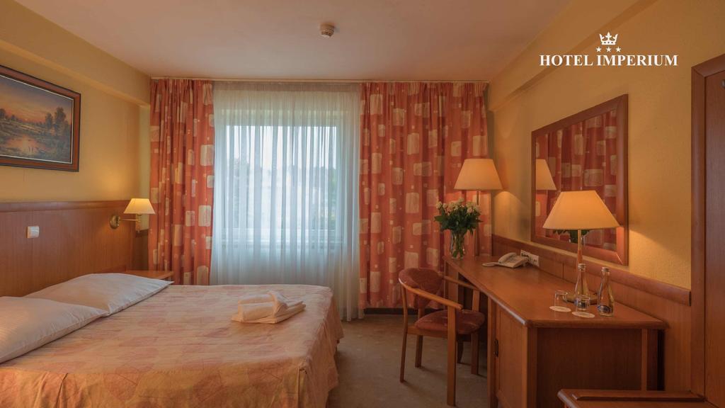 Hotel Imperium Pszczyna Buitenkant foto