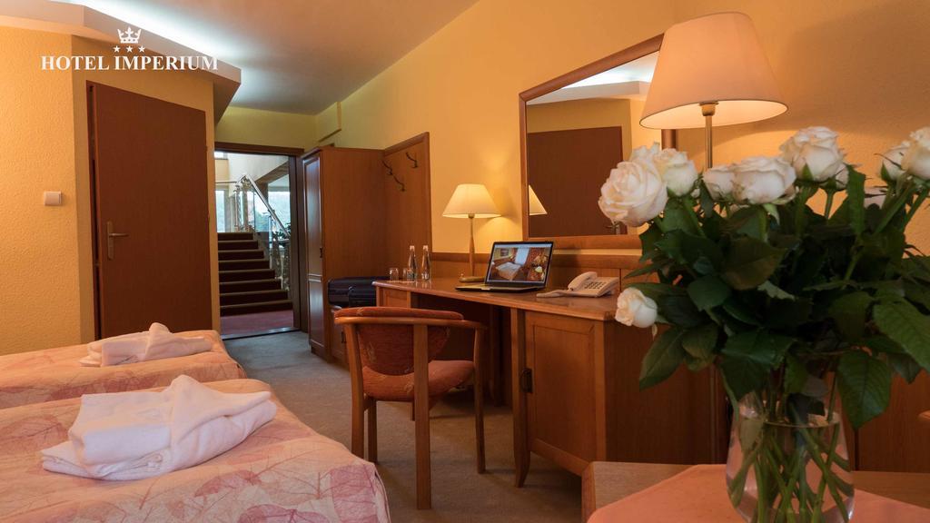 Hotel Imperium Pszczyna Buitenkant foto